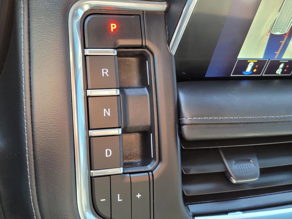 Used 2024 Chevrolet Tahoe Z71 w/ Luxury Package image 30