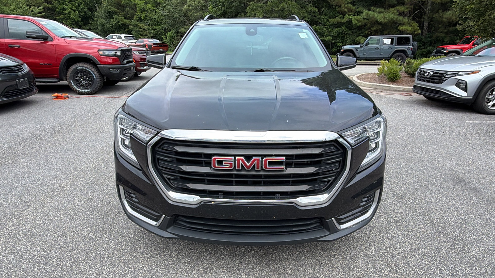 Used 2022 GMC Terrain SLE w/ Driver Convenience Package AWD/4WD image 3