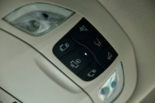 Used 2024 Chrysler Pacifica Touring-L image 40