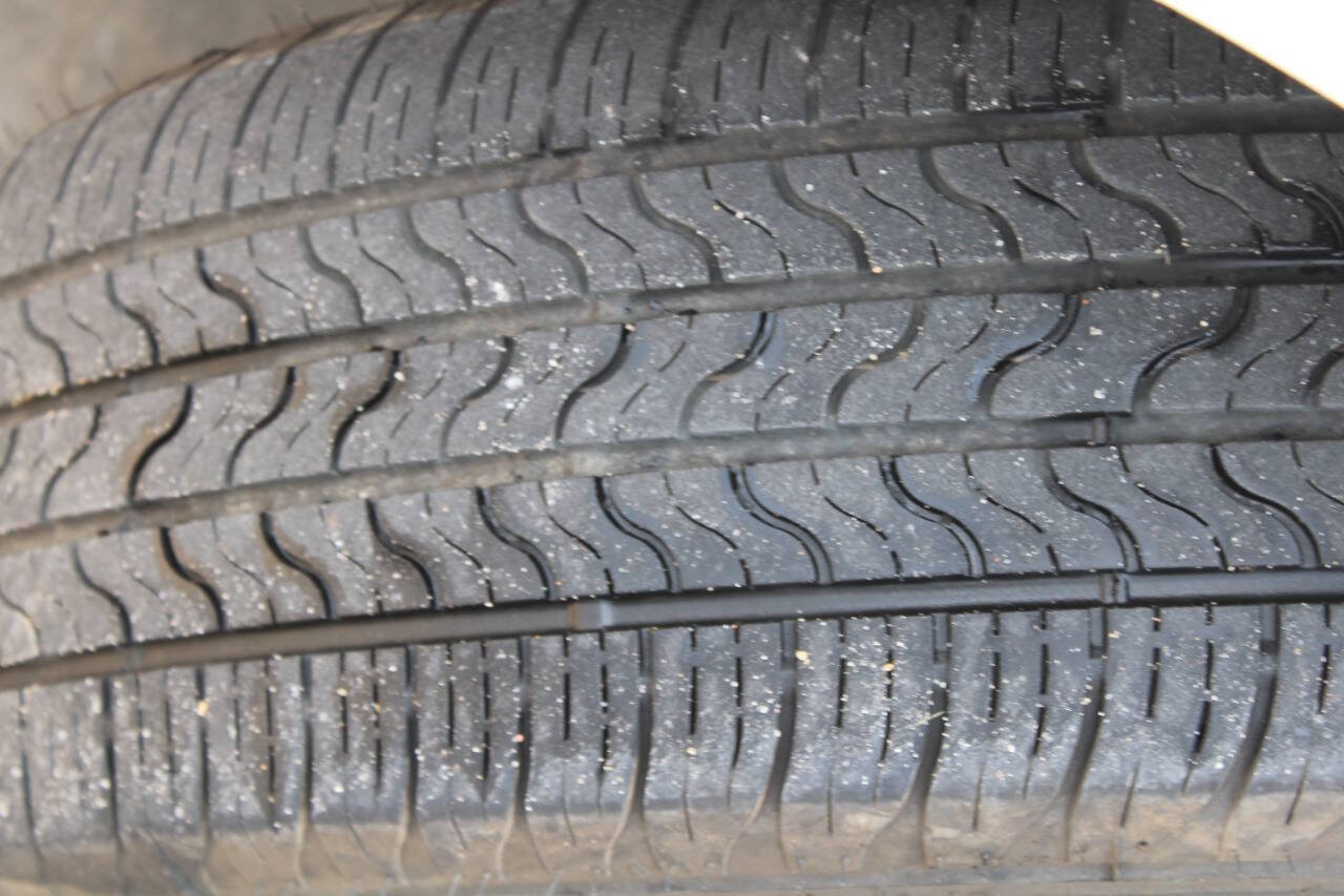 Used 2009 Dodge Caliber SXT FWD image 22