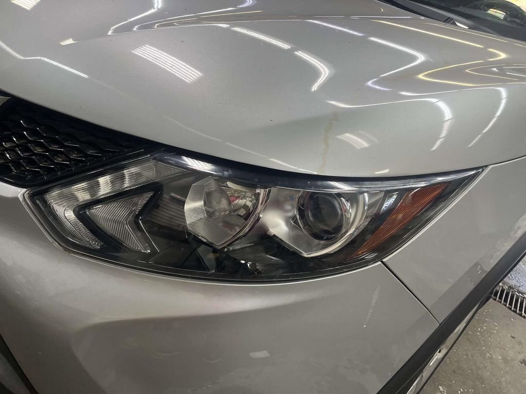 Used 2018 Nissan Rogue Sport S FWD image 7