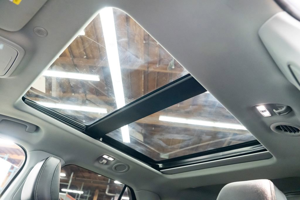 Used 2020 Ford Explorer XLT w/ Equipment Group 202A image 23