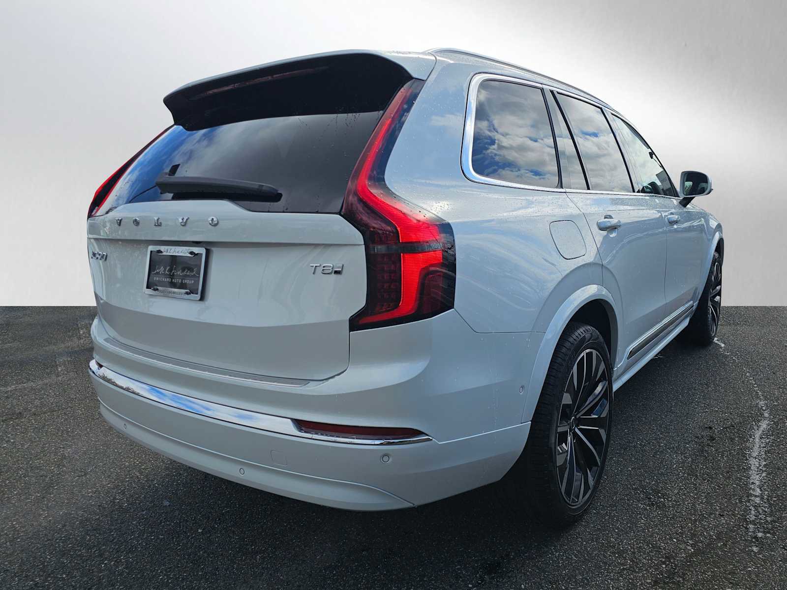 Used 2025 Volvo XC90 T8 Plus w/ Protection Package Premier image 3
