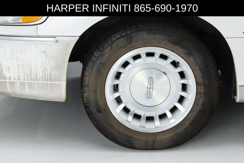 Used 2000 Lincoln Town Car Executive RWD image 40