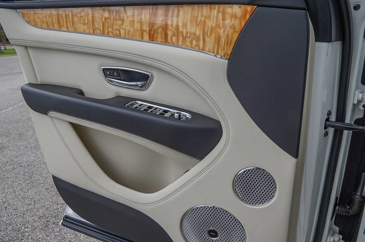 Certified 2023 Bentley Bentayga AWD/4WD image 35