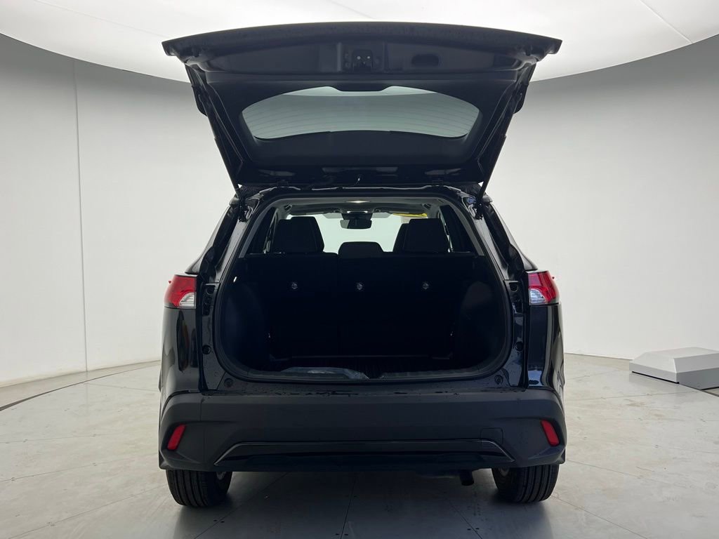 Used 2024 Toyota Corolla Cross LE image 5
