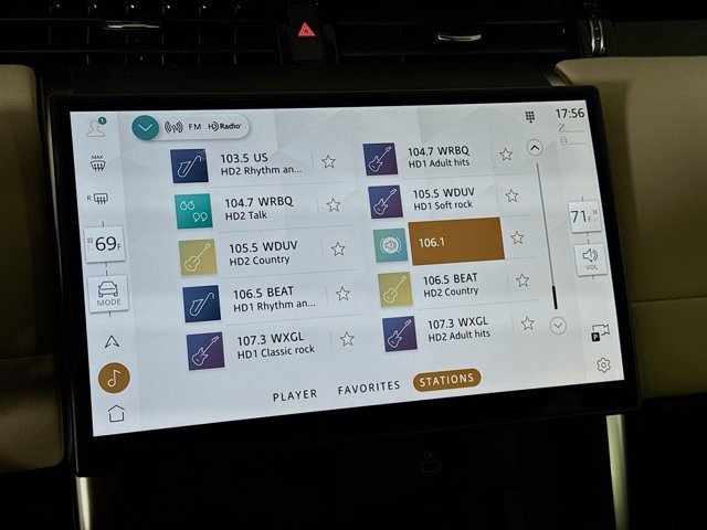 Used 2025 Land Rover Discovery Sport S image 15