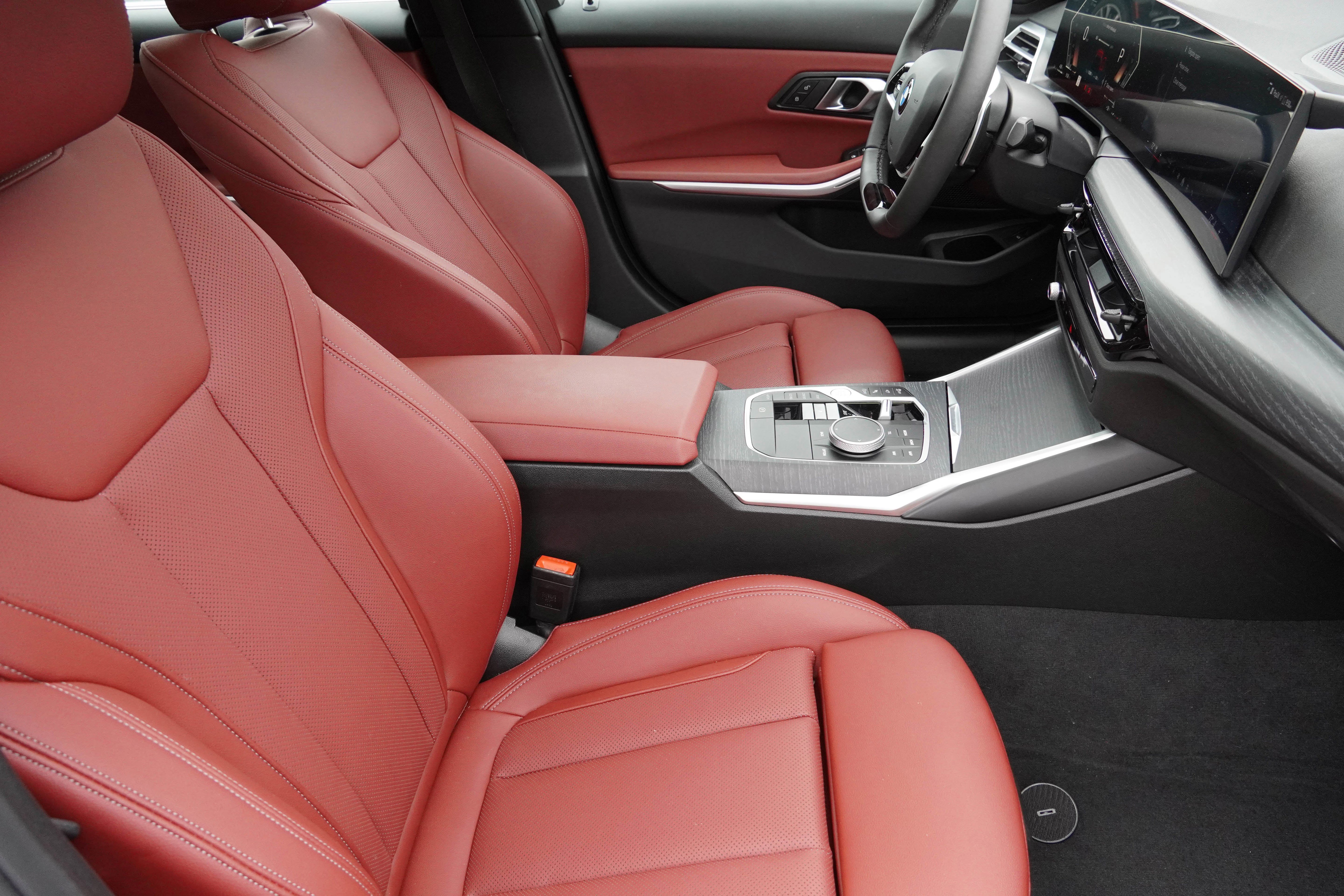 Certified 2025 BMW 330i Sedan RWD image 12