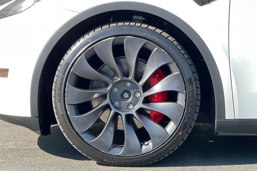 Used 2023 Tesla Model Y Performance image 31