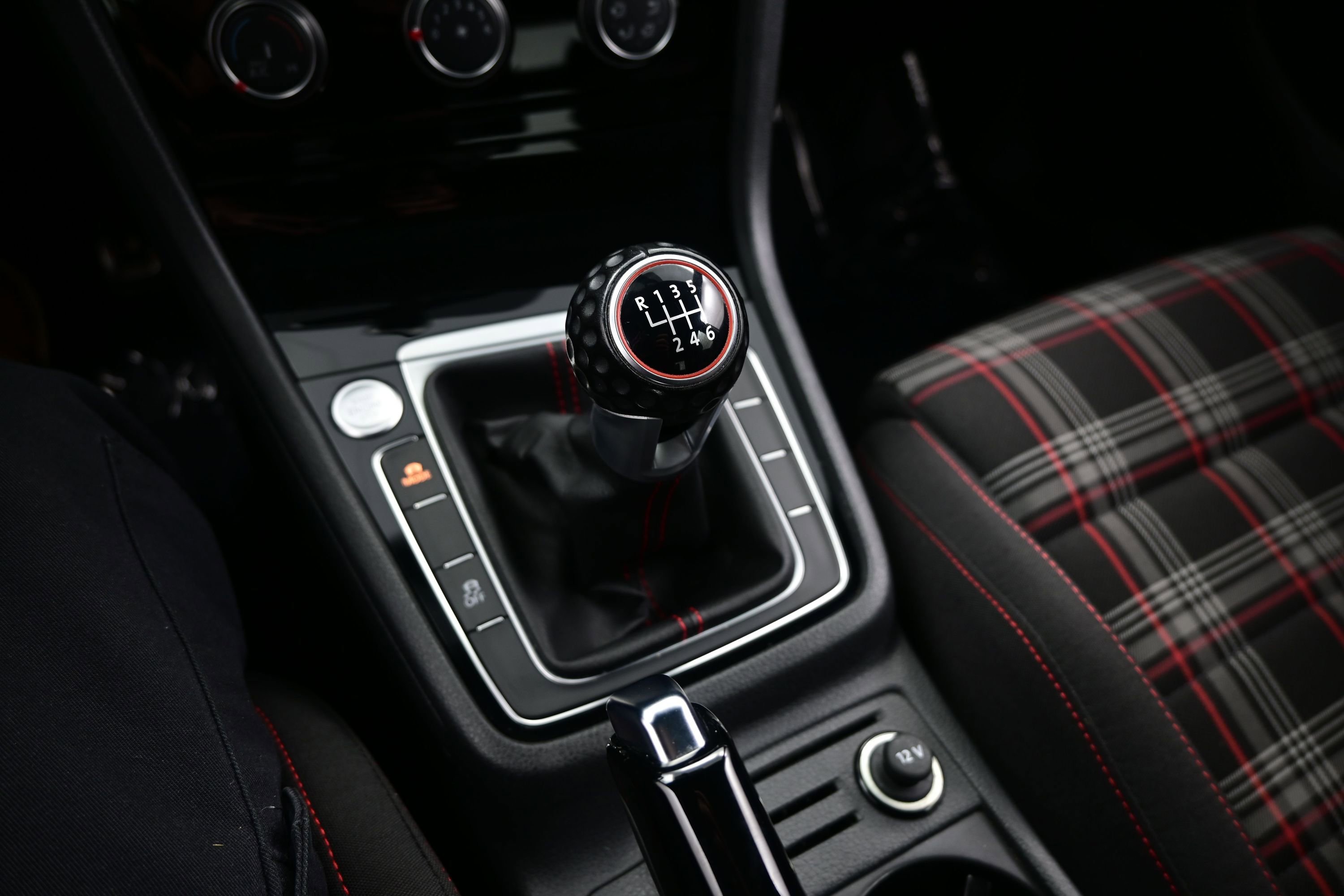 Used 2018 Volkswagen GTI SE FWD image 21
