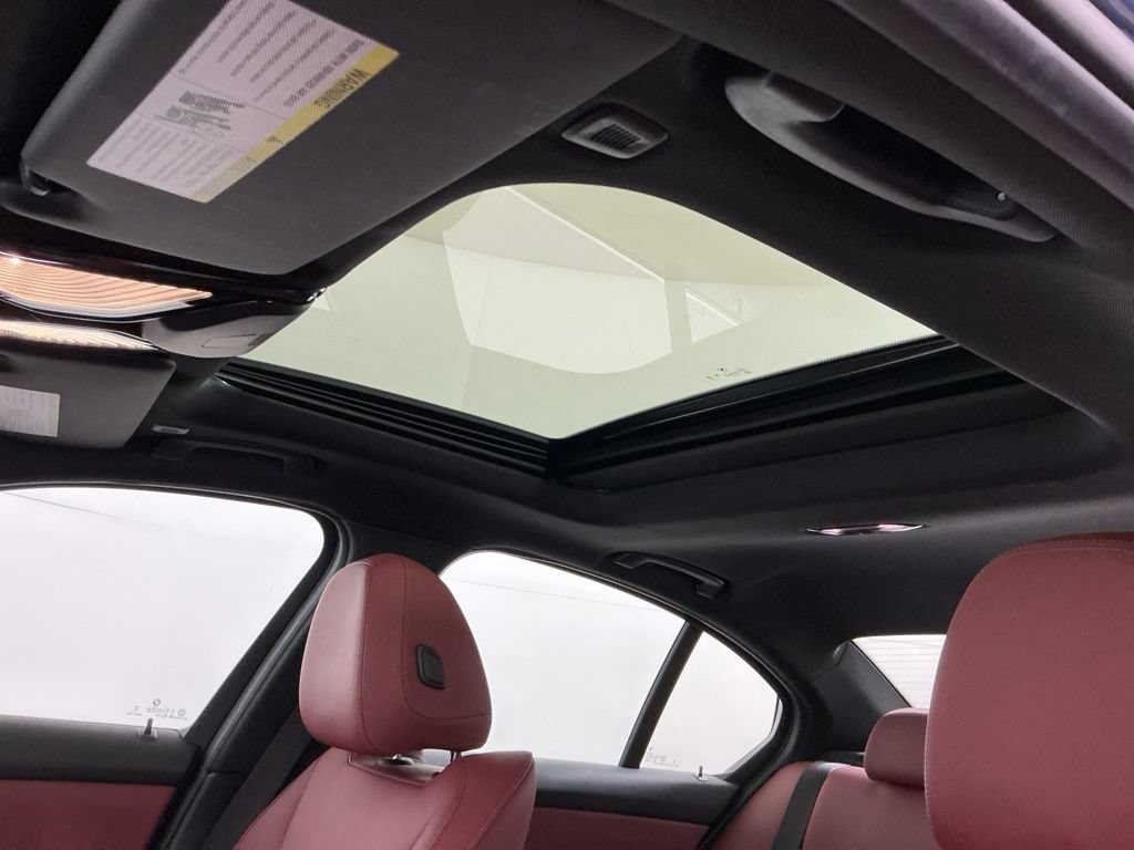 Certified 2025 BMW 330i Sedan w/ Premium Package RWD image 27