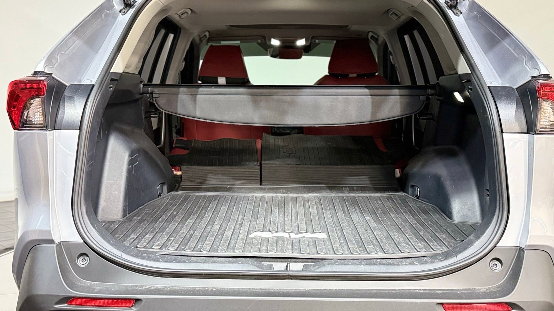 Used 2025 Toyota RAV4 XLE w/ Convenience Package image 34