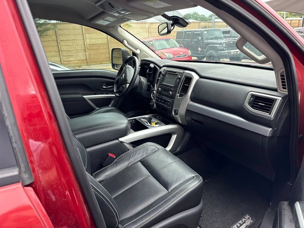 Used 2018 Nissan Titan PRO-4X w/ Pro-4x Convenience Package AWD/4WD image 12