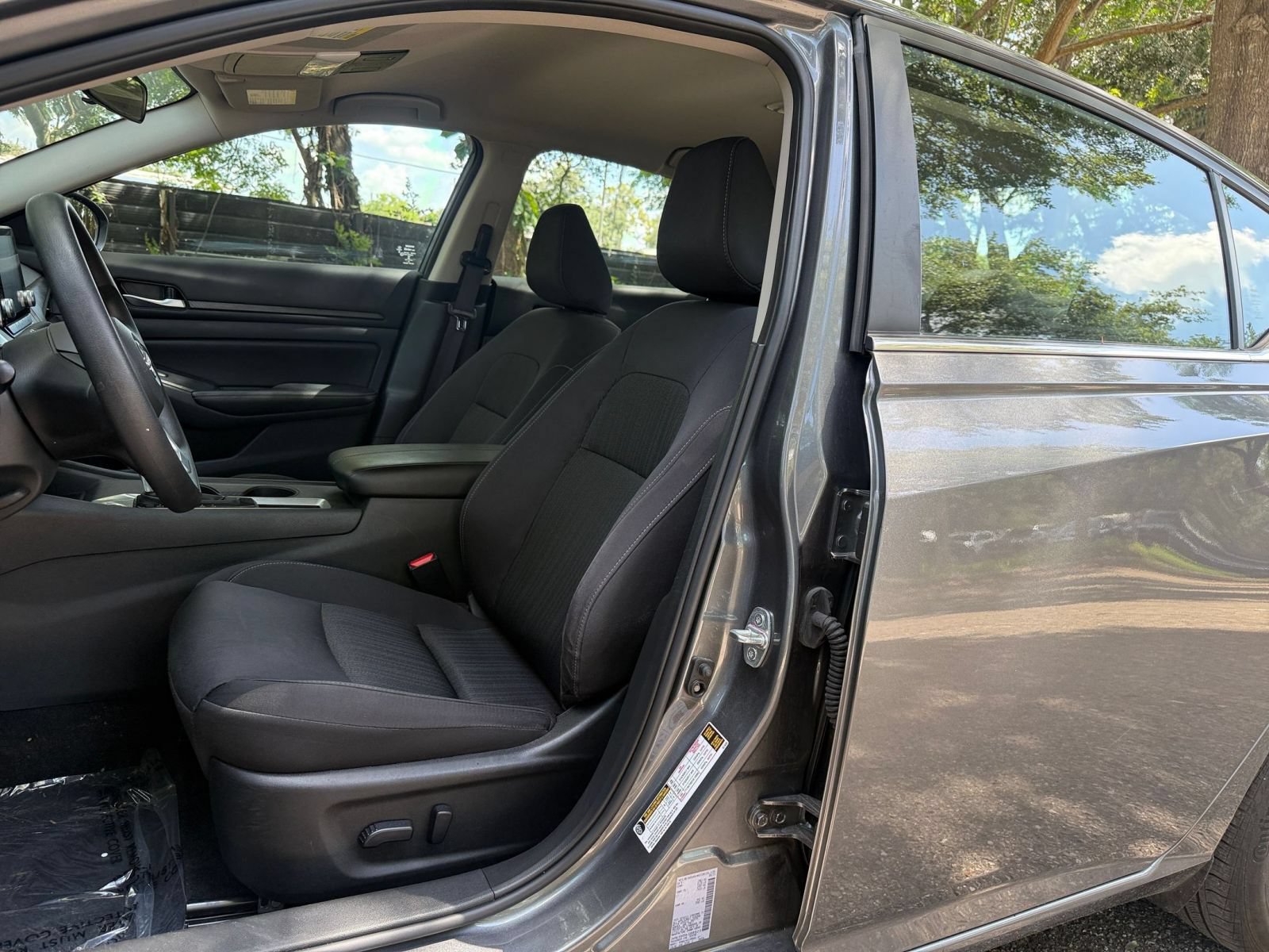 Used 2025 Nissan Altima 2.5 SV FWD image 33