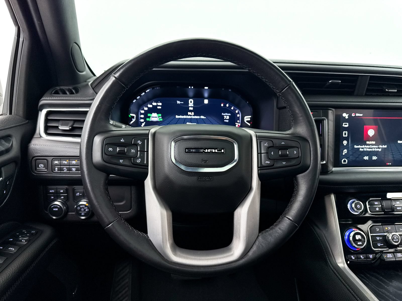 Used 2022 GMC Yukon XL Denali AWD/4WD image 36