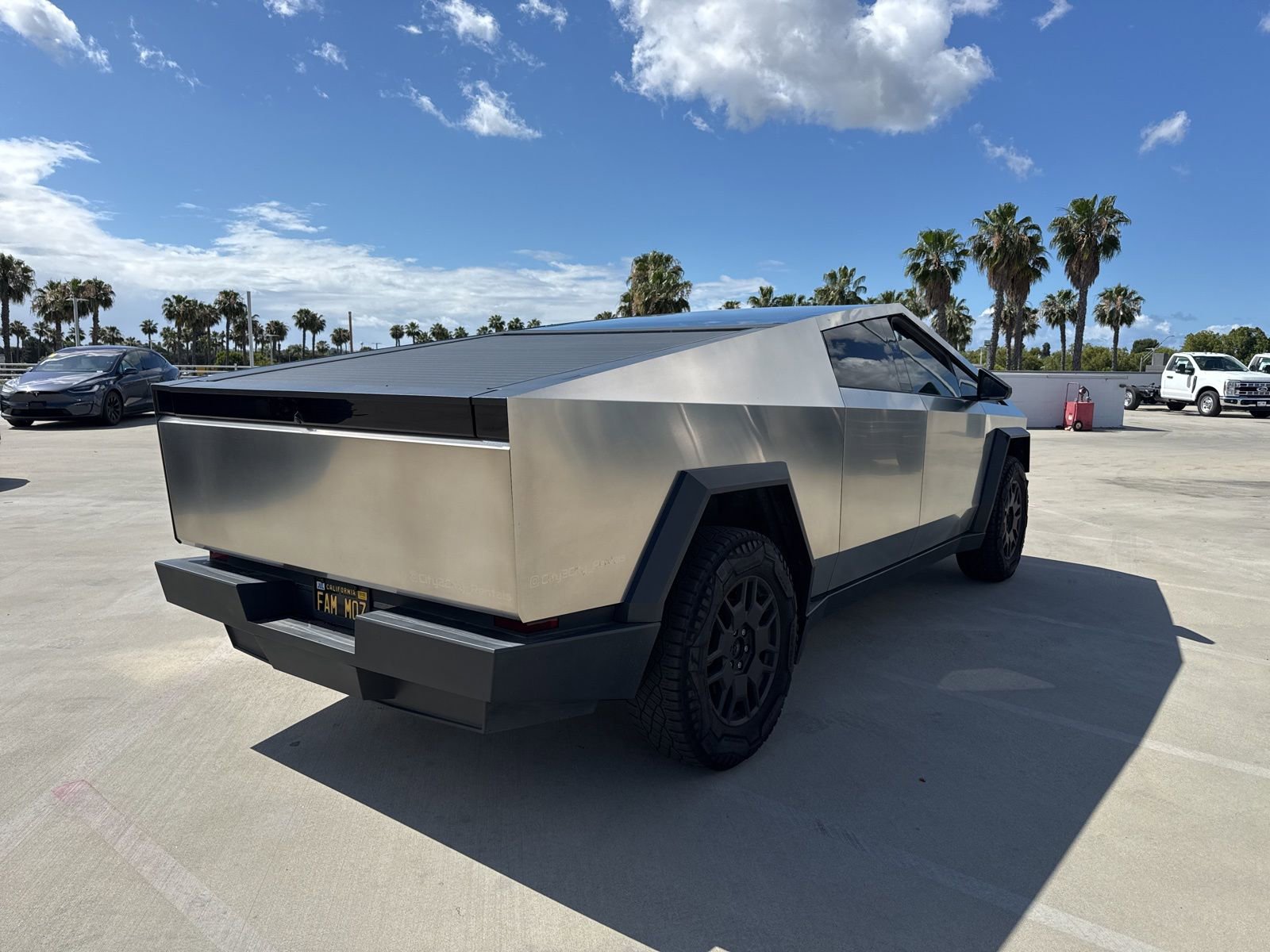 Used 2024 Tesla Cybertruck AWD Crew Cab image 3