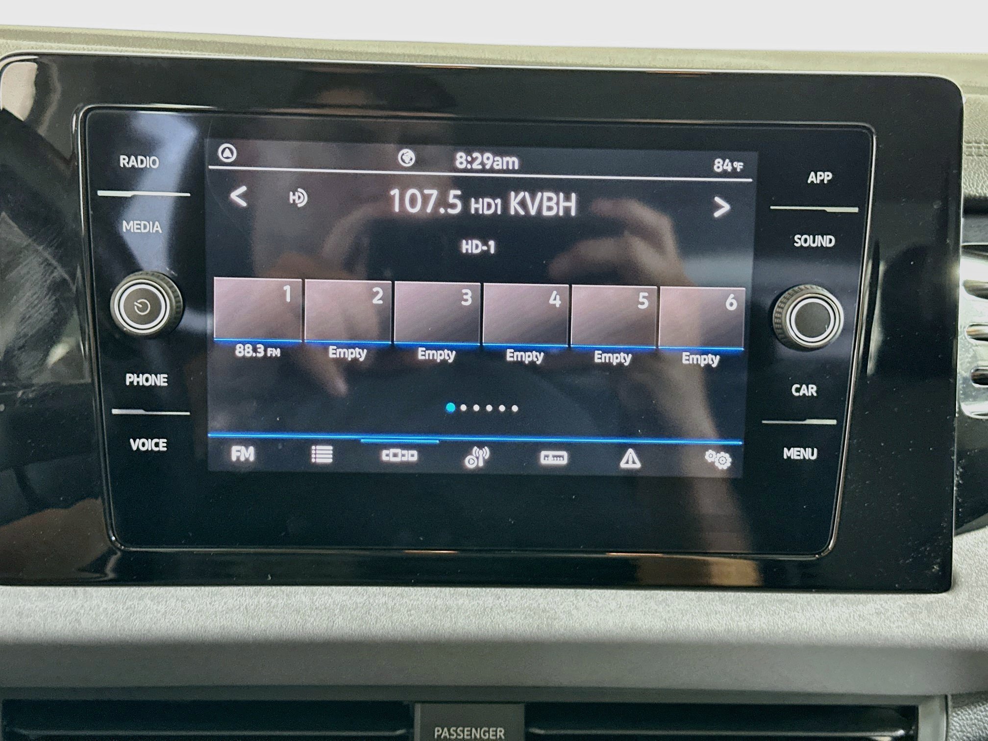 Used 2025 Volkswagen Jetta SE FWD image 21