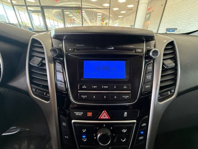 Used 2017 Hyundai Elantra GT FWD image 21