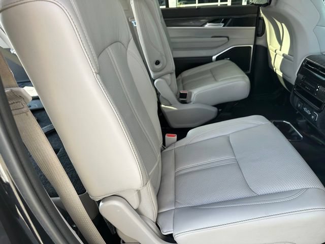 Used 2022 Jeep Wagoneer Series III w/ Convenience Group I AWD/4WD image 11