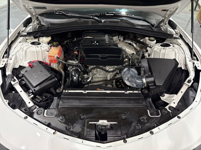 Used 2021 Chevrolet Camaro LT RWD image 8