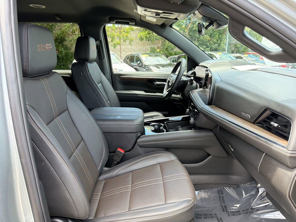 Used 2025 Chevrolet Tahoe High Country AWD/4WD image 31
