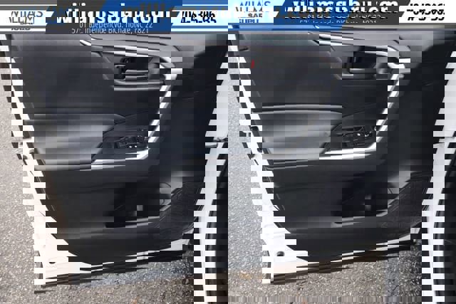 Used 2021 Toyota RAV4 LE image 17