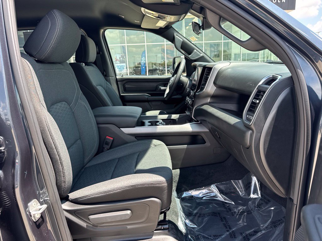 New 2026 RAM 1500 Express AWD/4WD image 25