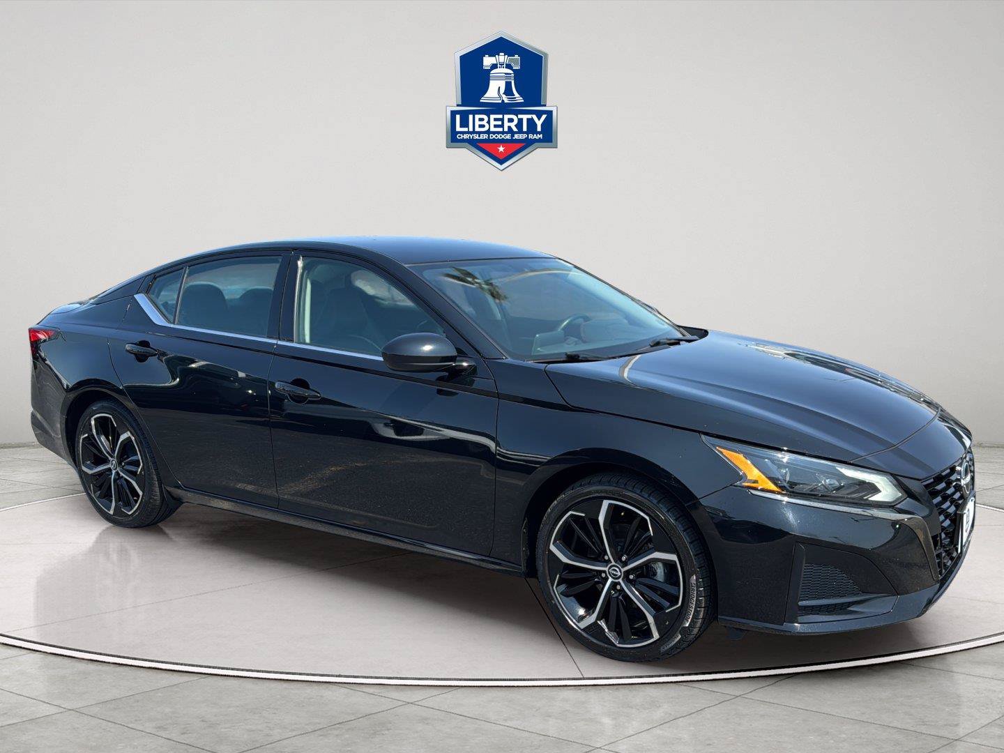 Used 2024 Nissan Altima 2.5 SR FWD image 15