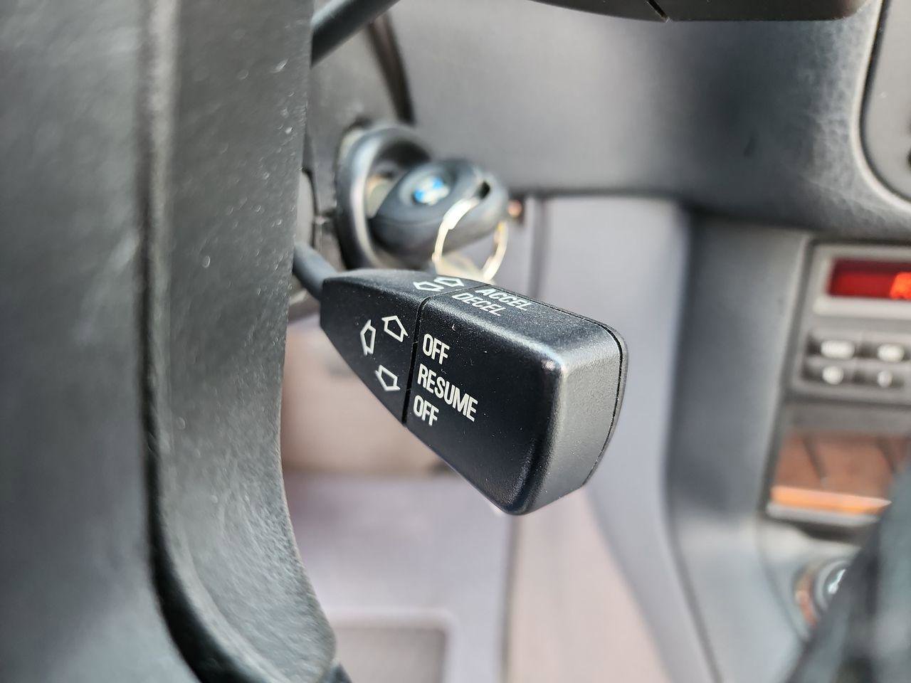 Used 1998 BMW 328i Convertible image 22