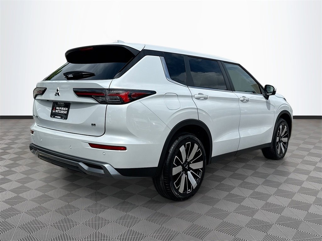 New 2025 Mitsubishi Outlander SE image 5