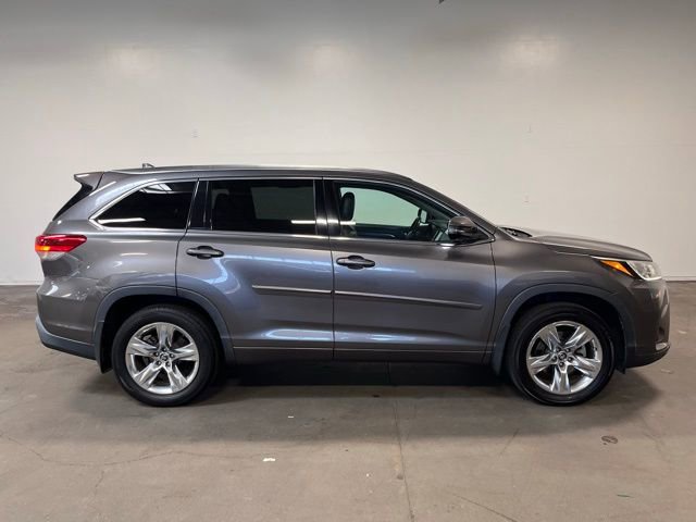 Used 2018 Toyota Highlander Limited AWD/4WD image 2