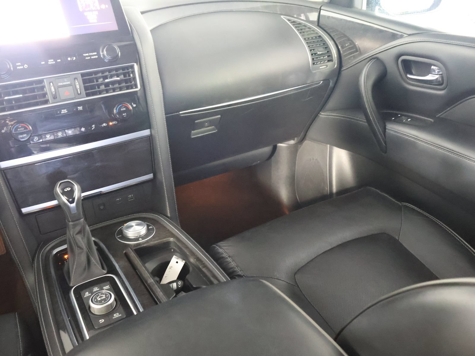 Used 2024 INFINITI QX80 Luxe AWD/4WD image 31