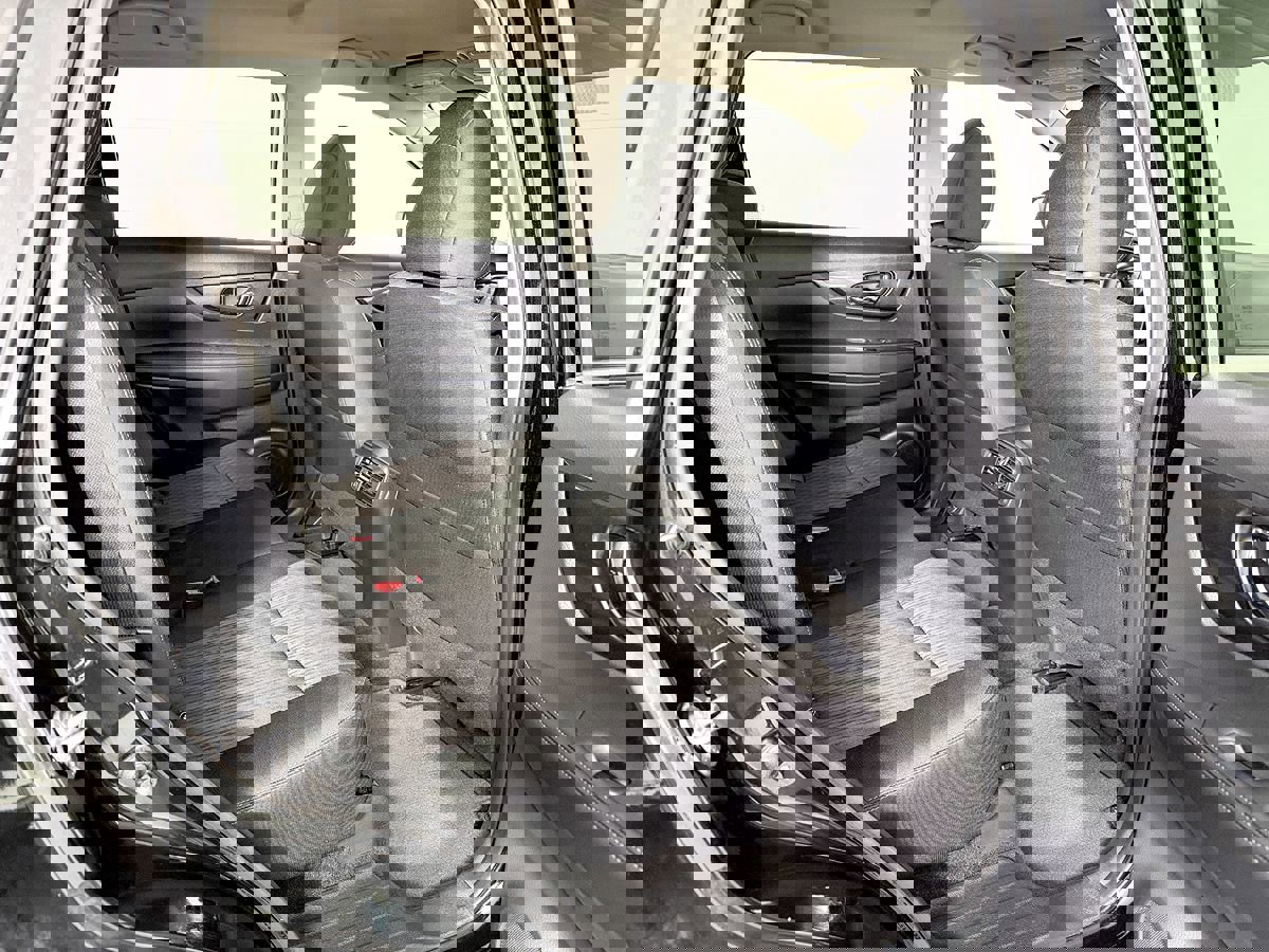 Used 2018 Nissan Rogue SV image 35