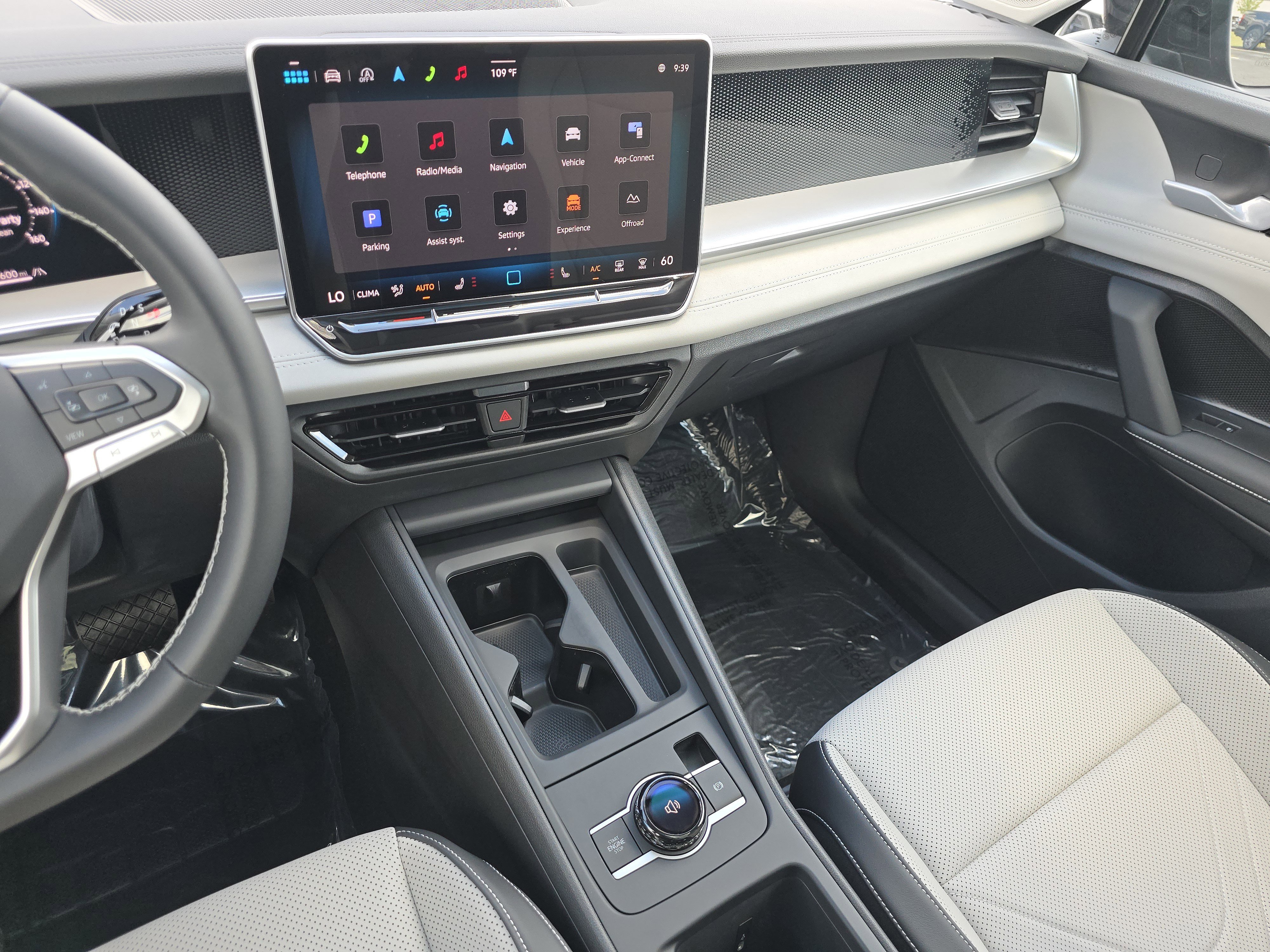 New 2025 Volkswagen Tiguan SE image 23