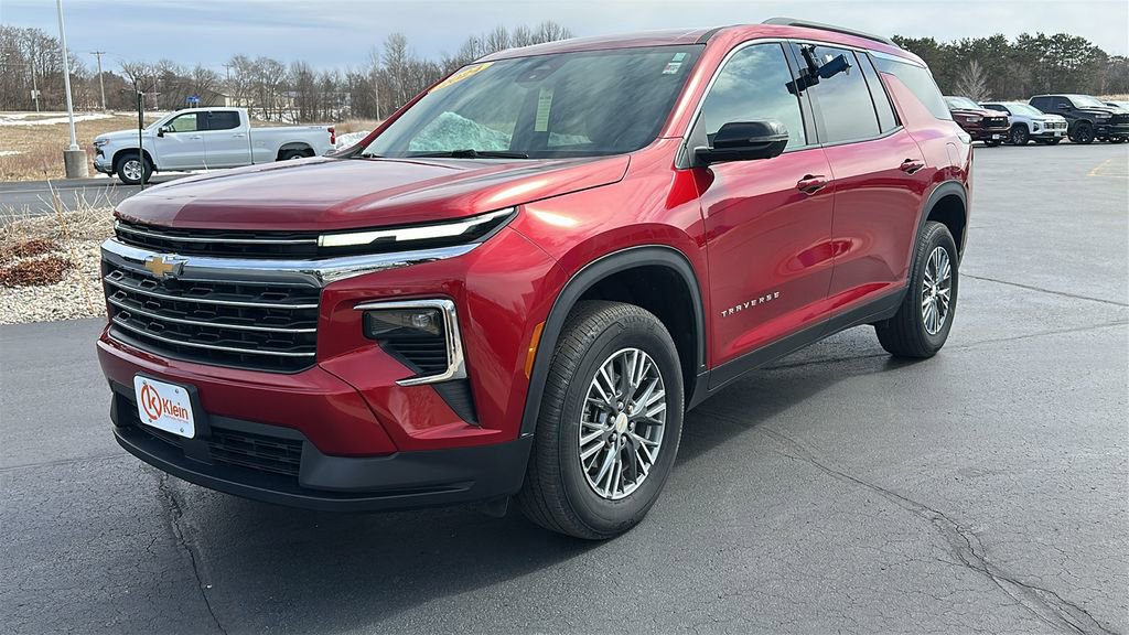 Used 2024 Chevrolet Traverse LT w/ Trailering Package image 3