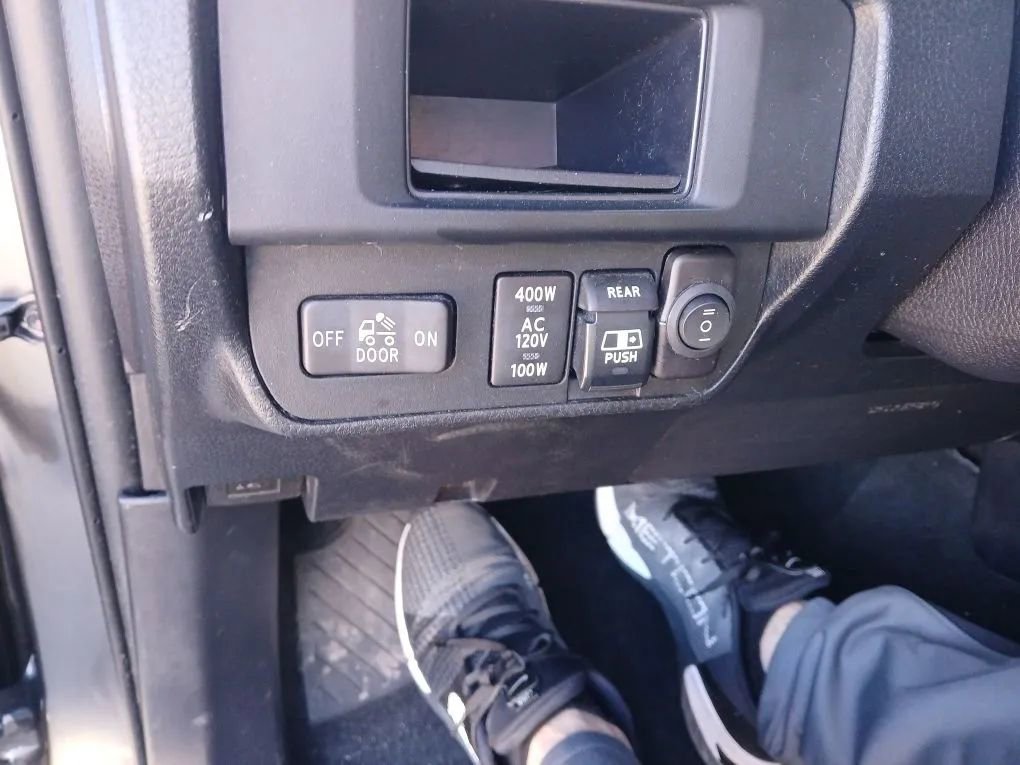 Used 2017 Toyota Tacoma TRD Off-Road w/ Tow Package (A/T) image 18