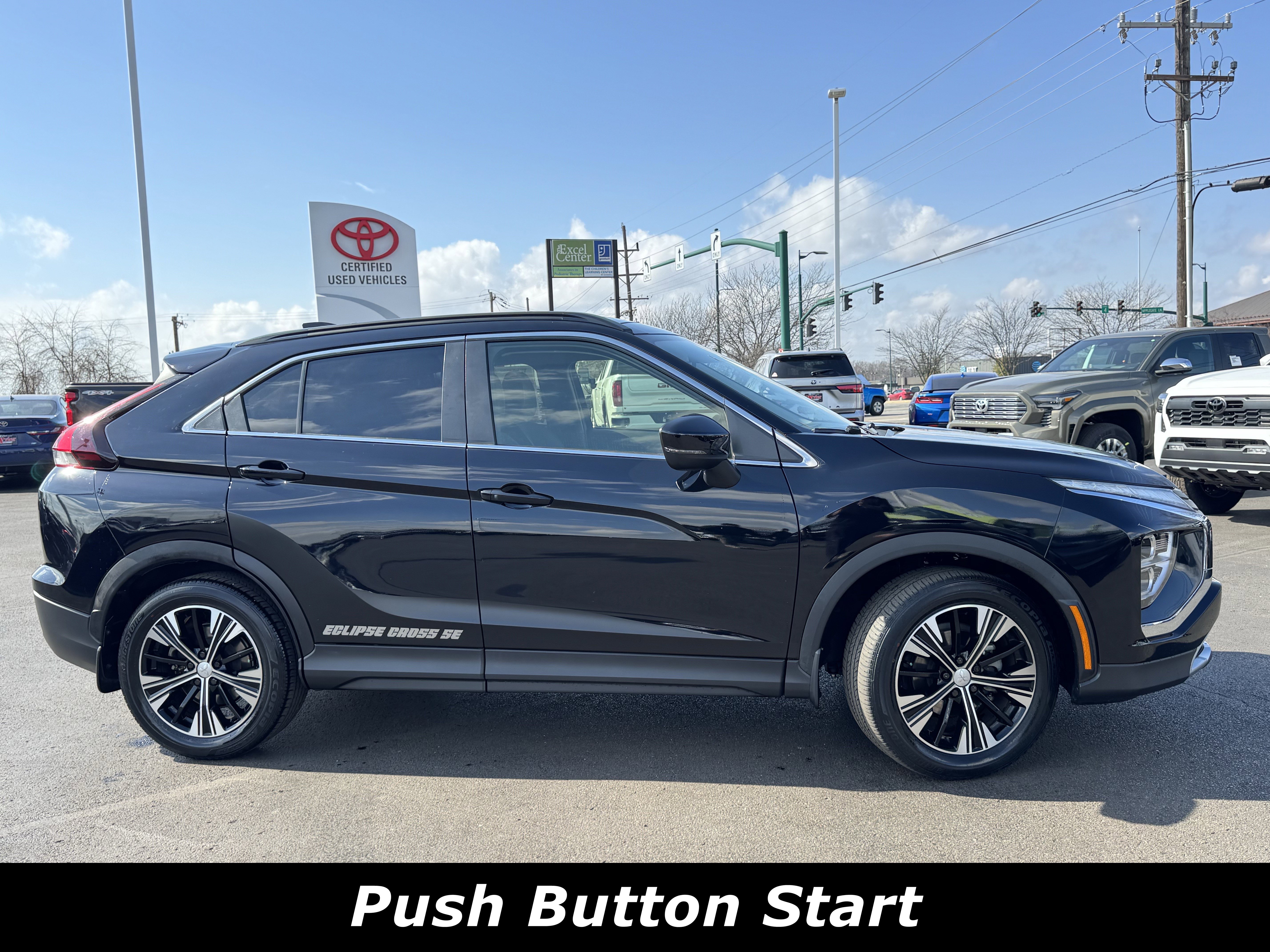 Used 2022 Mitsubishi Eclipse Cross SE image 2