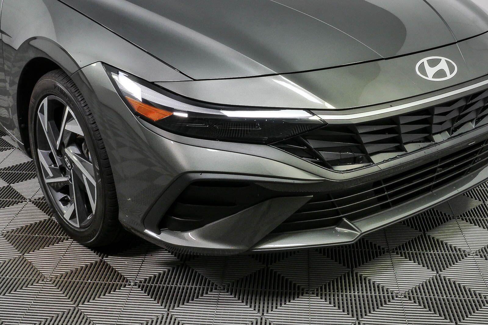 Certified 2025 Hyundai Elantra Sport FWD image 34