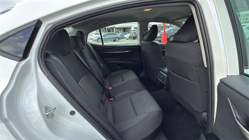 Used 2025 Toyota Camry LE image 28