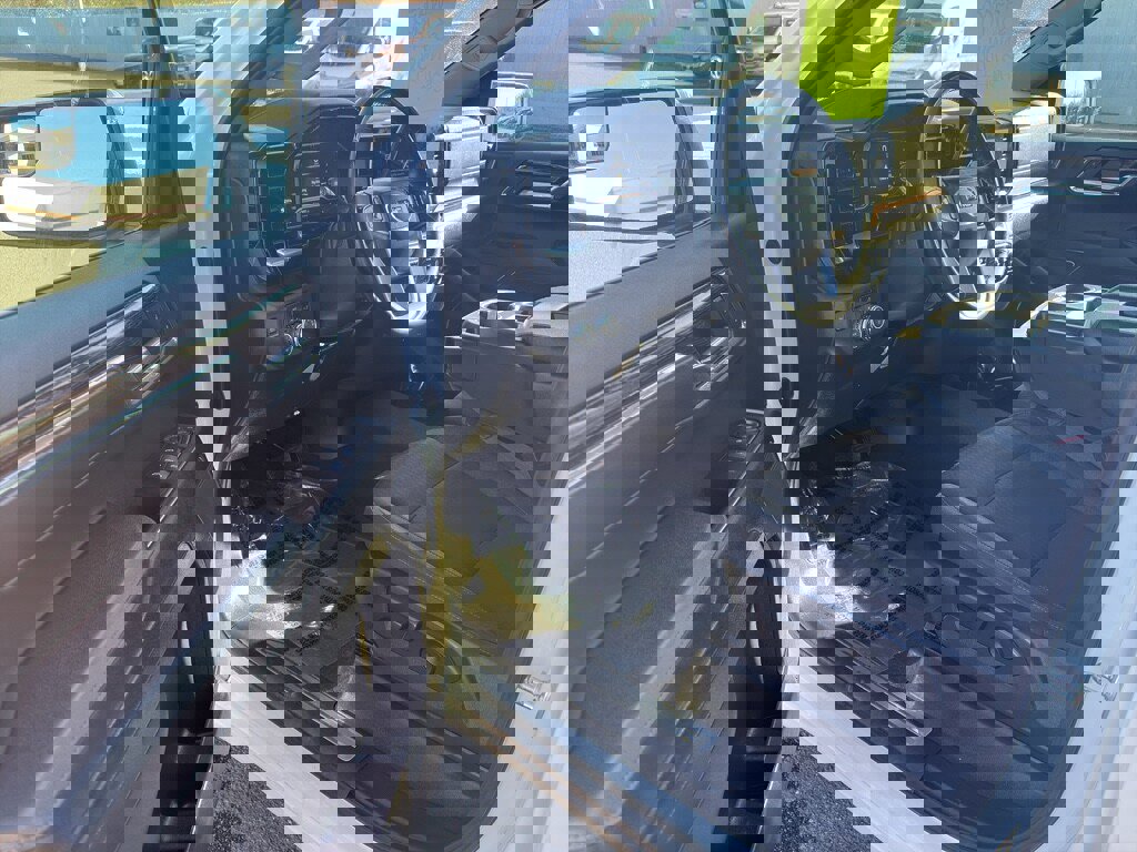 Used 2024 GMC Sierra 1500 SLE image 5