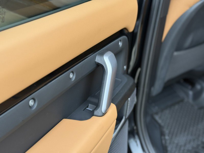 Used 2024 Land Rover Defender 110 V8 image 18