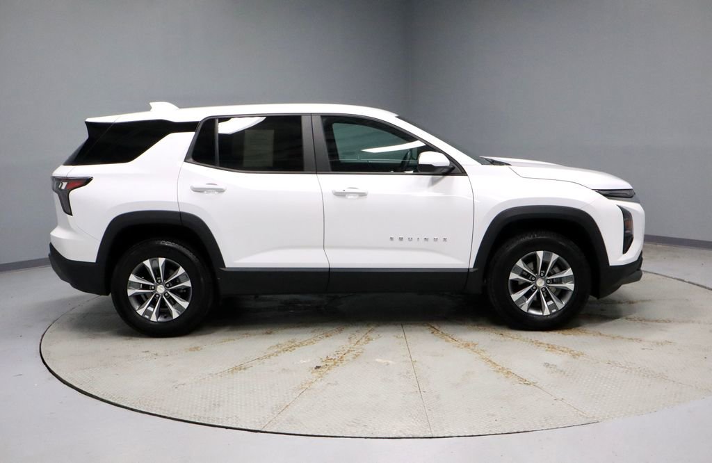 Used 2025 Chevrolet Equinox LT AWD/4WD image 12