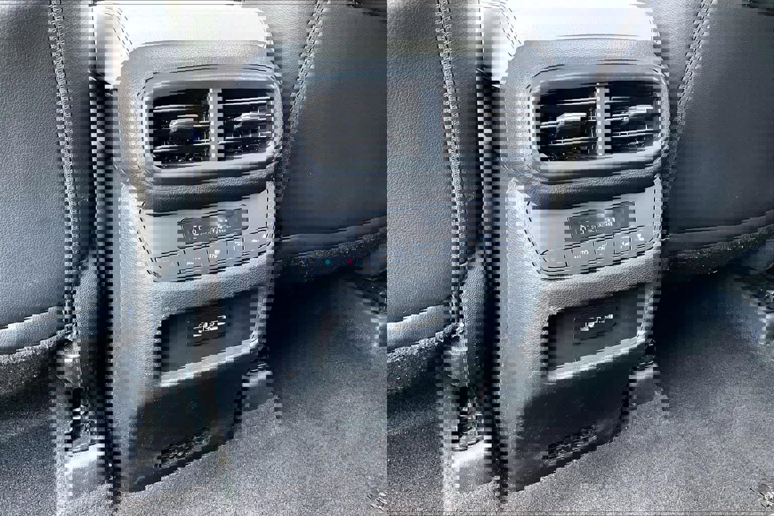 Used 2023 Honda Pilot Touring image 15