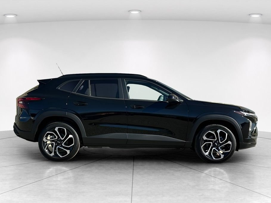New 2026 Chevrolet Trax RS w/ Sunroof Package FWD image 8