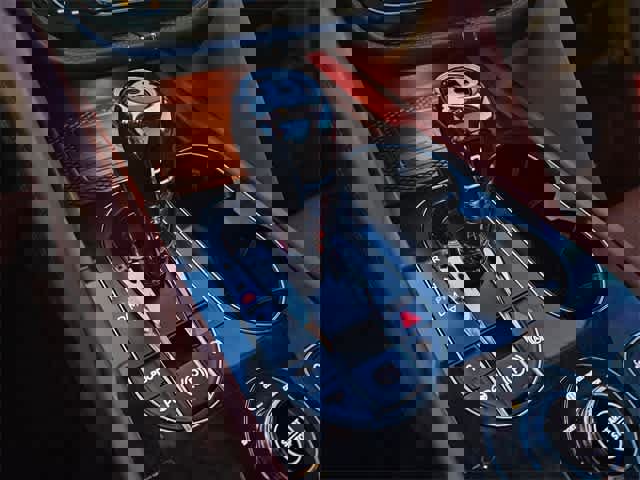 Used 2023 Bentley Bentayga Plug-In Hybrid image 35