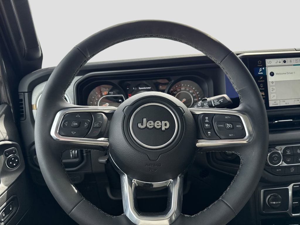 Used 2025 Jeep Wrangler Unlimited Sahara AWD/4WD image 10
