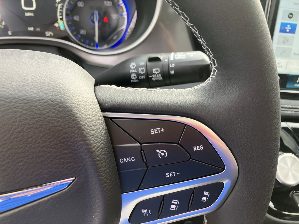 New 2026 Chrysler Pacifica Select image 18