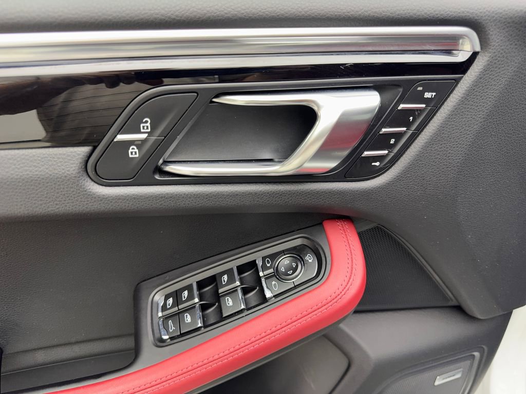 Used 2022 Porsche Macan image 31