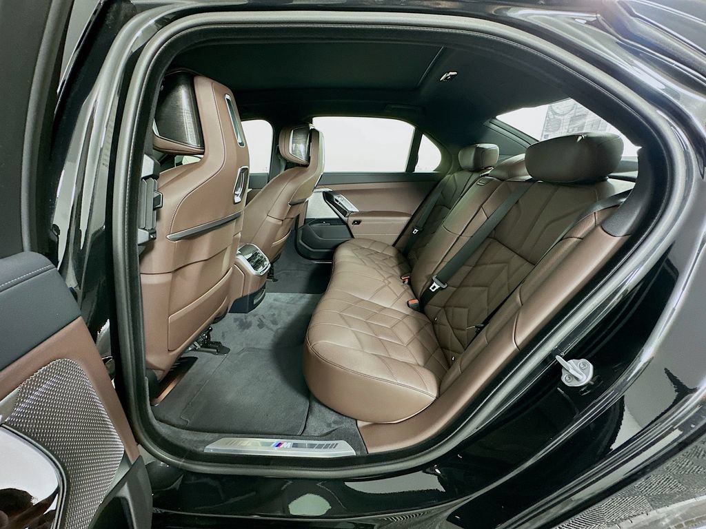 New 2026 BMW 750e xDrive AWD/4WD image 17