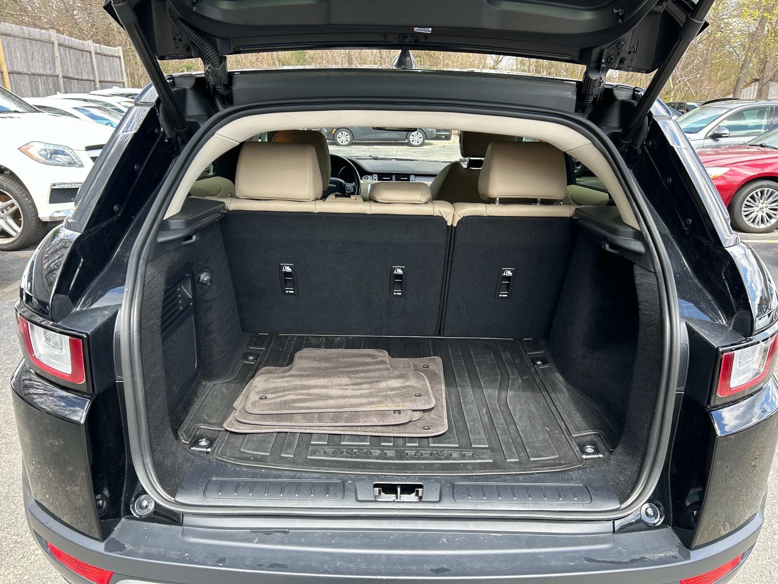 Used 2019 Land Rover Range Rover Evoque SE AWD/4WD image 14
